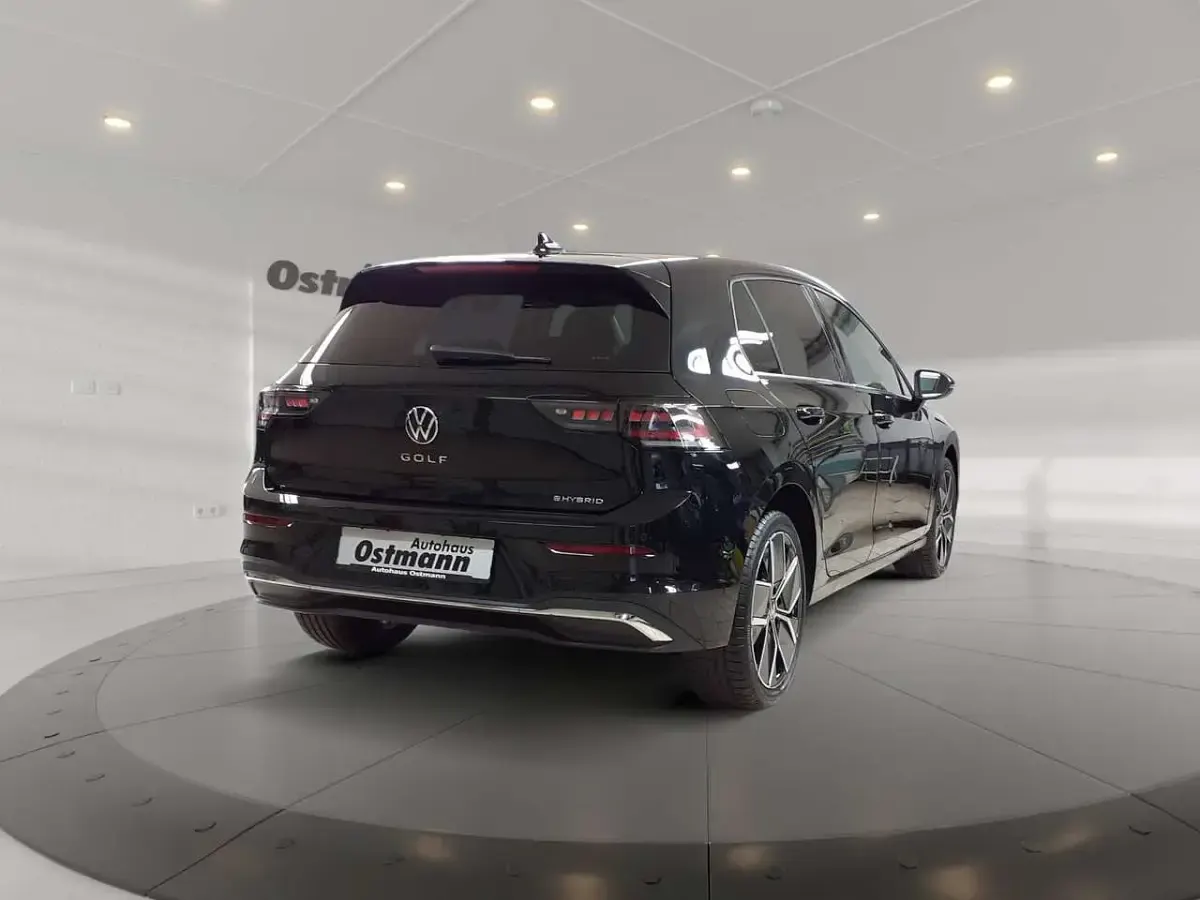 Gebraucht VW Golf VIII Style 204 PS (150 kW) 2026 Schwarz Limousine
