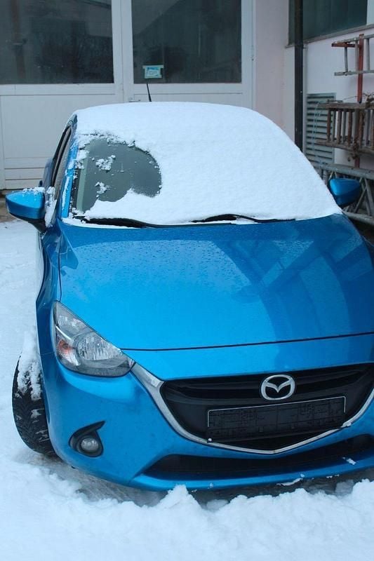 Blau Gebraucht 2015 Mazda 2 Sports-Line Kleinwagen | 2.800 € (Superpreis) - Bild 1/4