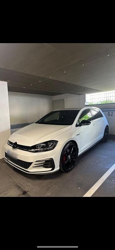 Weiß Gebraucht 2019 VW Golf VII GTD Limousine | 22.500 € (Fairer Preis) - Bild 1/4