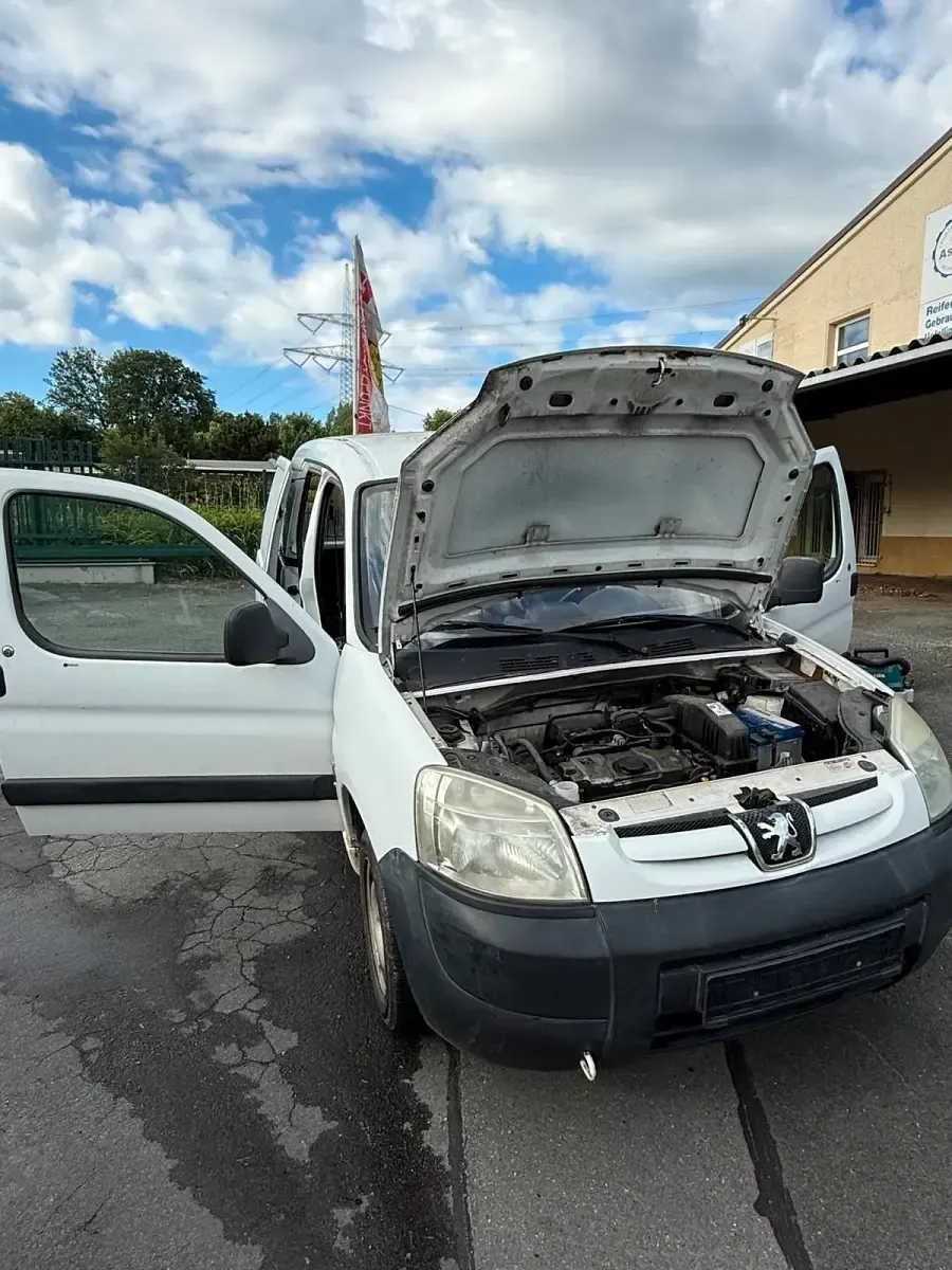 Gebraucht Peugeot Partner 75 PS (55 kW) 2008 Weiß Van / Kleinbus