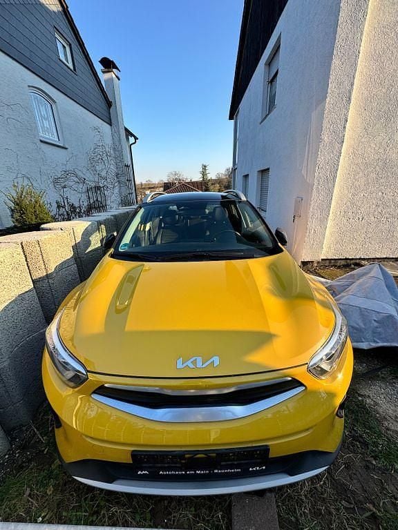 Gelb Gebraucht 2022 Kia Stonic Vision SUV | 14.800 € (Superpreis) - Bild 1/4