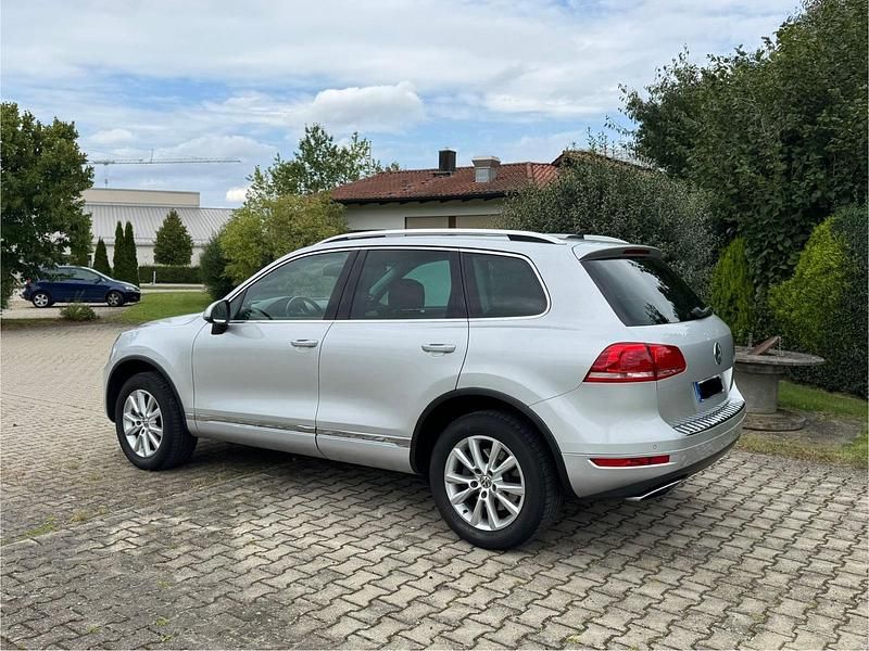 Grau Gebraucht 2010 VW Touareg Exclusive SUV | 14.400 € (Fairer Preis) - Bild 1/4