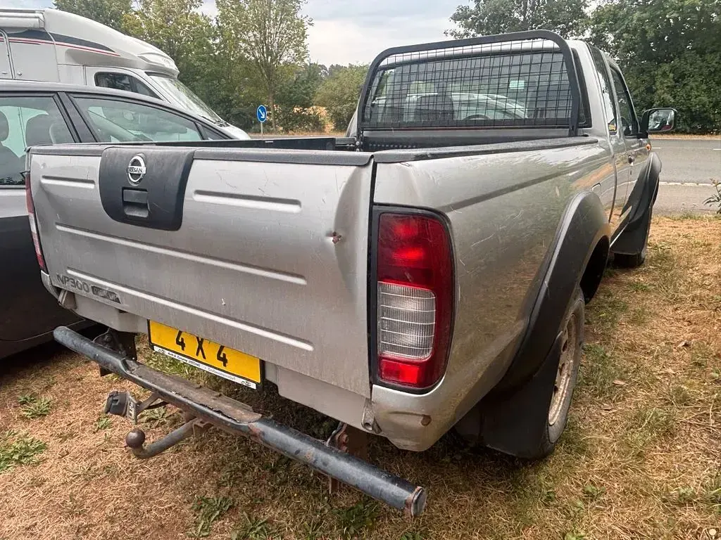 Gebraucht Nissan Navara 133 PS (97 kW) 2010 Silber Pickup