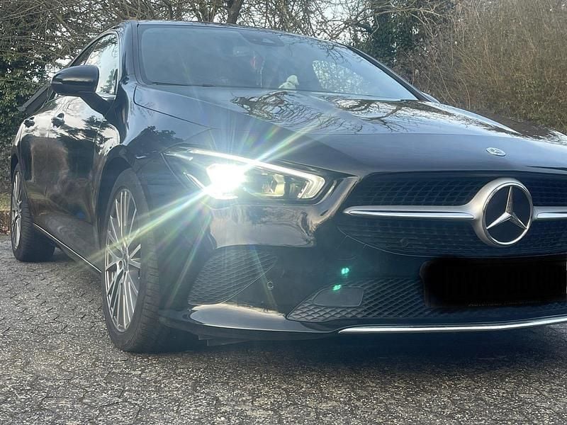 Schwarz Gebraucht 2020 Mercedes CLA200 Progressive Coupé | 25.999 € (Guter Preis) - Bild 1/4