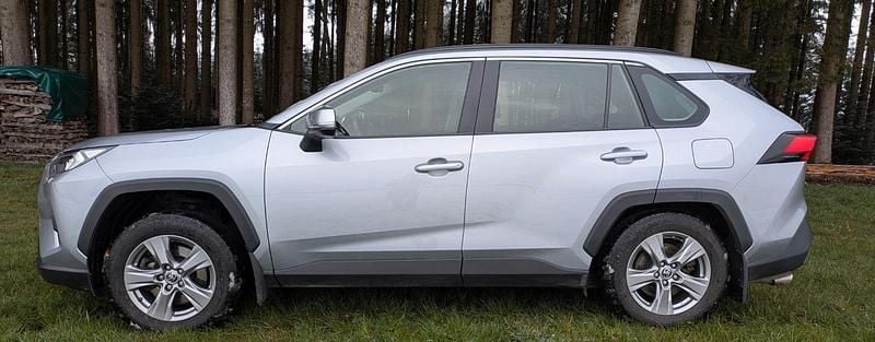 Gebraucht Toyota RAV4 175 PS (128 kW) 2022 Silber SUV