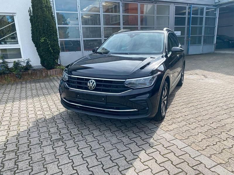 Schwarz Gebraucht 2024 VW Tiguan Move SUV | 28.900 € (Guter Preis) - Bild 1/4