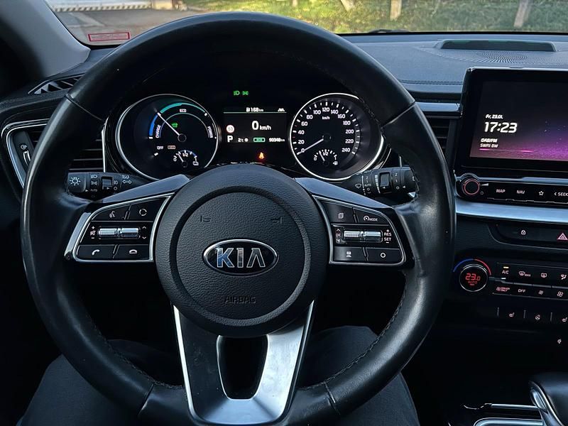 Gebraucht Kia Ceed Sportswagon Spirit 140 PS (102 kW) 2020 Weiß Kombi