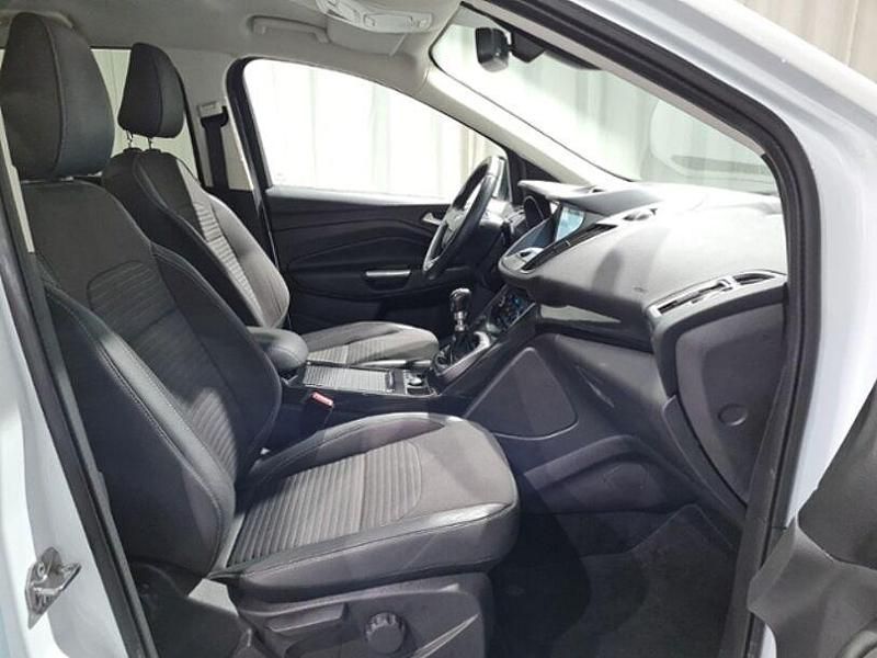 Gebraucht Ford Kuga Titanium 150 PS (110 kW) 2019 Weiß, frozen white SUV