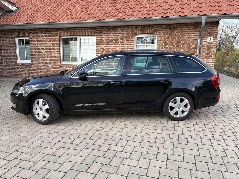 Gebraucht Skoda Octavia 150 PS (110 kW) 2015 Schwarz Kleinwagen