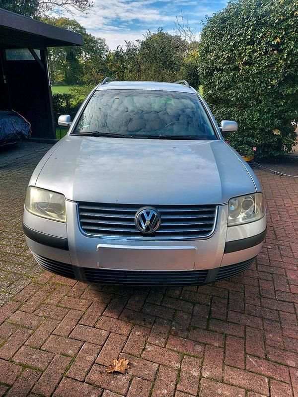 Silber Gebraucht 2003 VW Passat Kombi | 999 € (Superpreis) - Bild 1/4