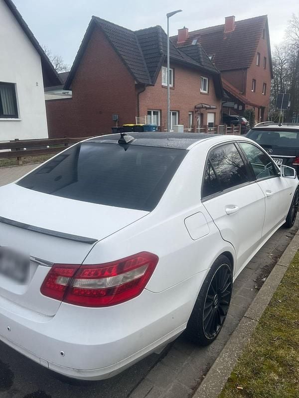Gebraucht Mercedes E220 210 PS (154 kW) 2009 Weiß Limousine