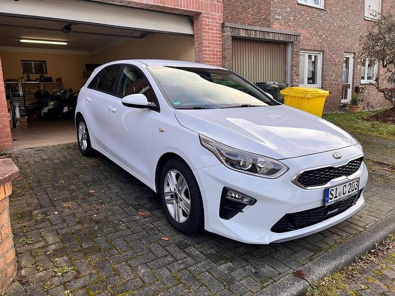 Gebraucht Kia Ceed Edition 7 101 PS (74 kW) 2021 Weiß Kleinwagen