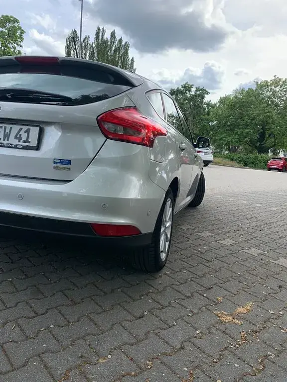 Gebraucht Ford Focus Titanium 125 PS (91 kW) 2017 Silber Limousine