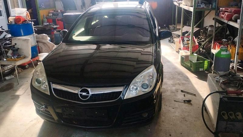 Schwarz Gebraucht 2007 Opel Vectra Kombi | 750 € (Guter Preis) - Bild 1/4