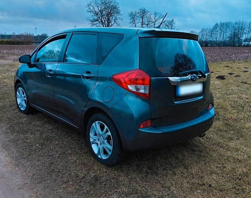 Gebraucht Subaru Trezia Comfort 90 PS (66 kW) 2012 Grau Kleinwagen