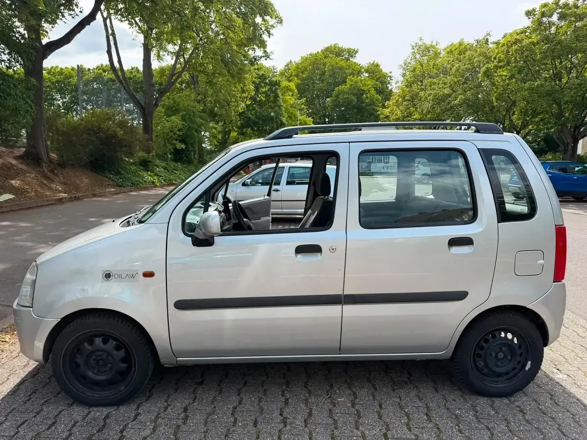 Gebraucht Opel Agila 58 PS (42 kW) 2001 Silber Van / Kleinbus