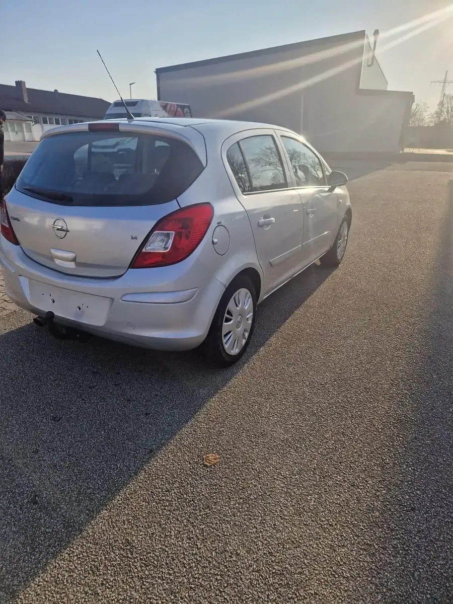 Gebraucht Opel Corsa 90 PS (66 kW) 2007 Silber Kleinwagen