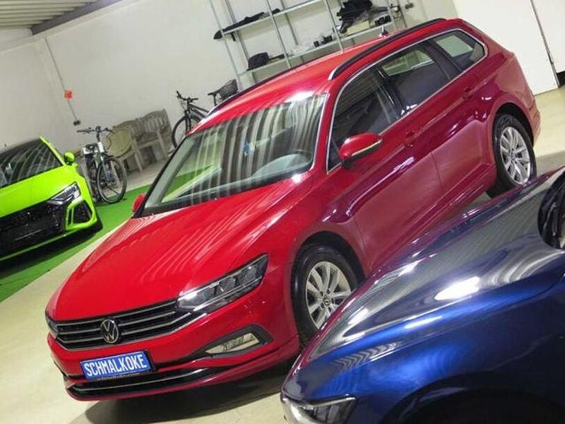 Gebraucht VW Passat Business 122 PS (89 kW) 2023 Tornado red Kombi