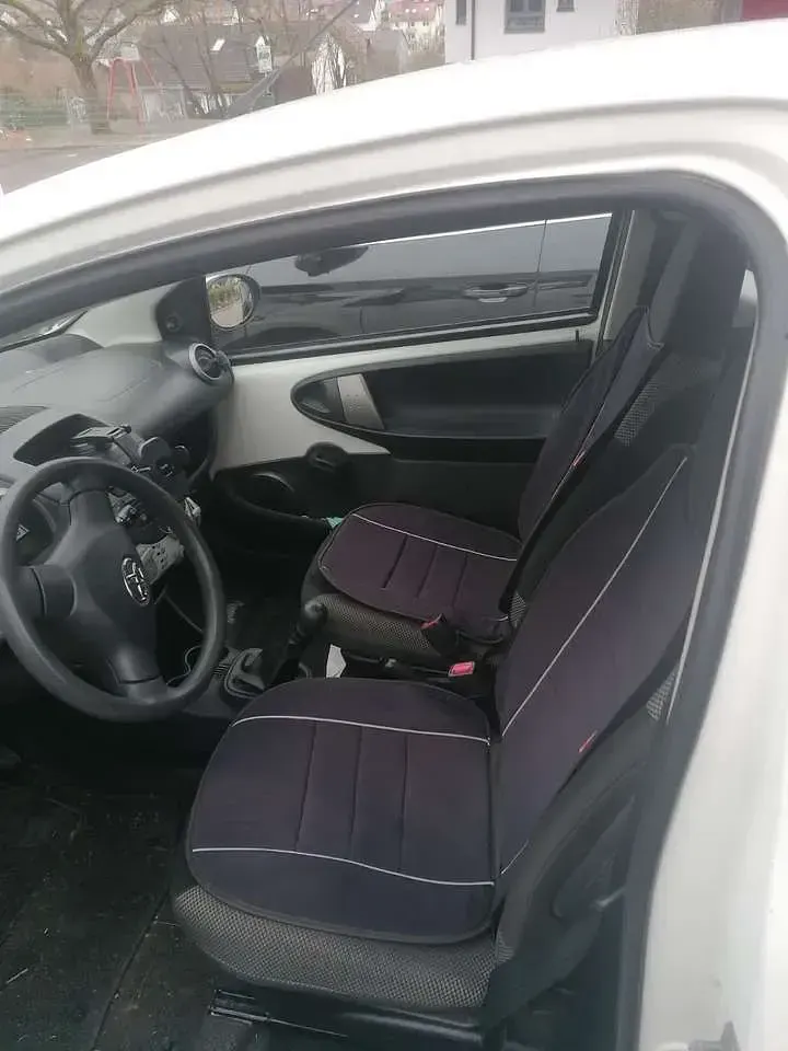 Gebraucht Toyota Aygo 68 PS (50 kW) 2013 Weiß Kleinwagen