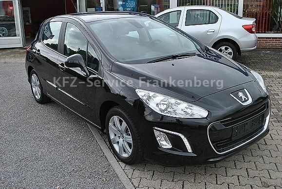 Gebraucht Peugeot 308 Active 112 PS (82 kW) 2011 Schwarz metallic Limousine