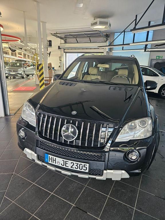 Schwarz Gebraucht 2009 Mercedes ML63 AMG AMG SUV | 16.500 € (Superpreis) - Bild 1/4