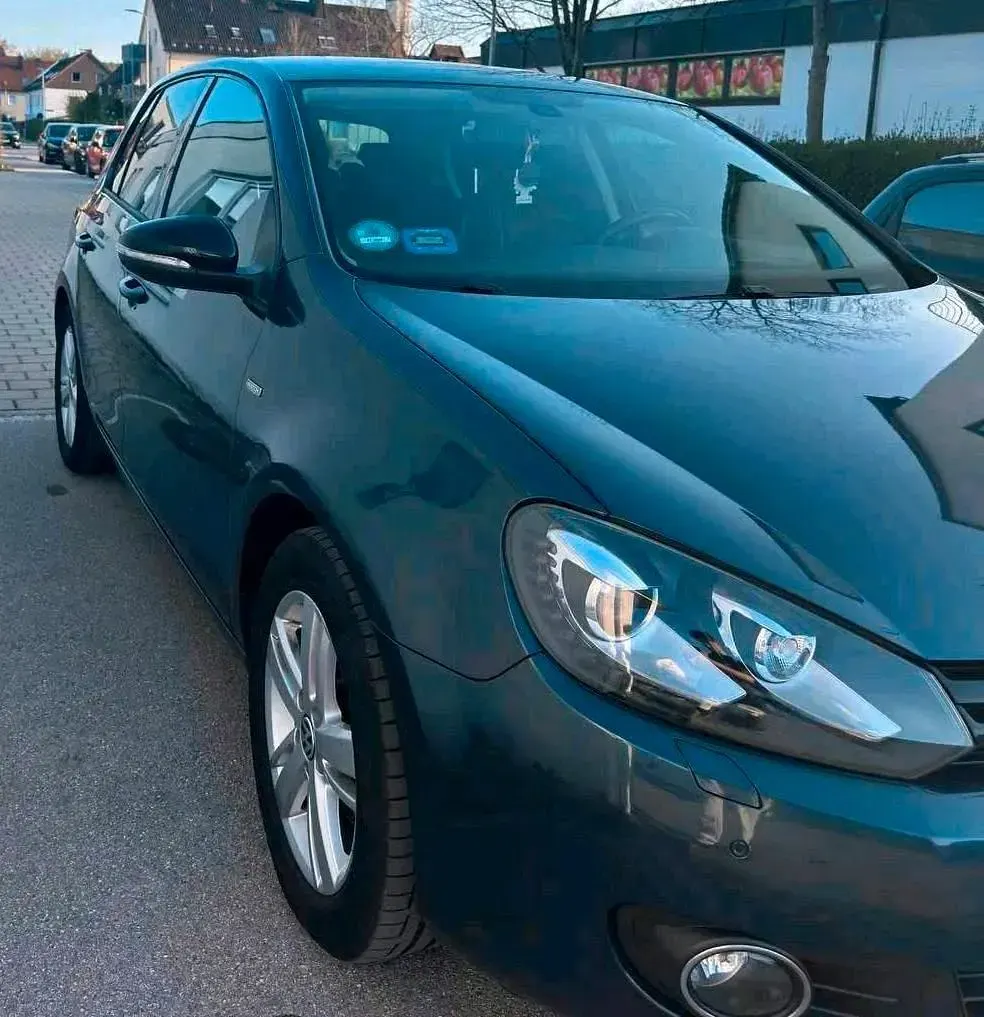 Second-hand VW Golf VII 102 CP (75 kW) 2012 Albastru Berlinǎ