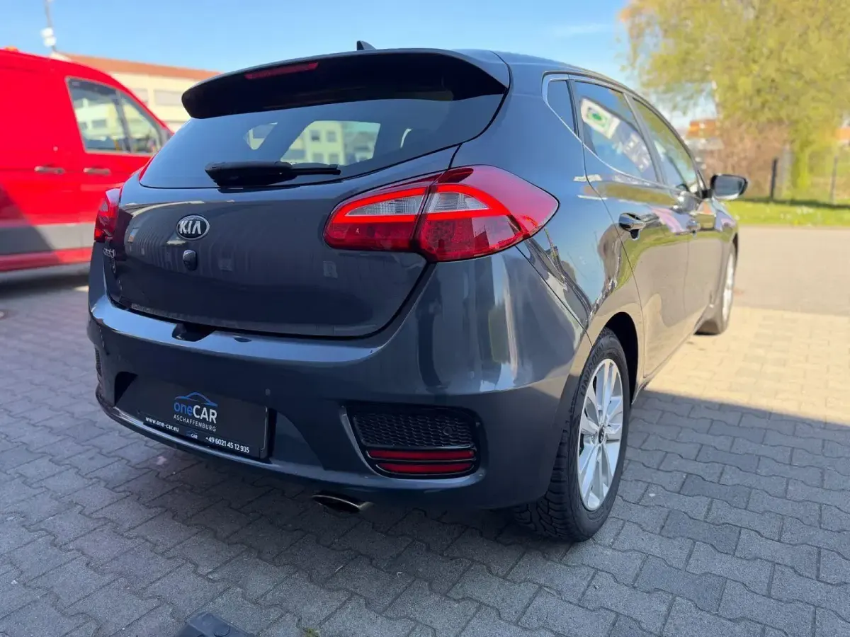 Używany Kia Ceed Spirit 135 KM (99 kW) 2017 Szary Hatchback