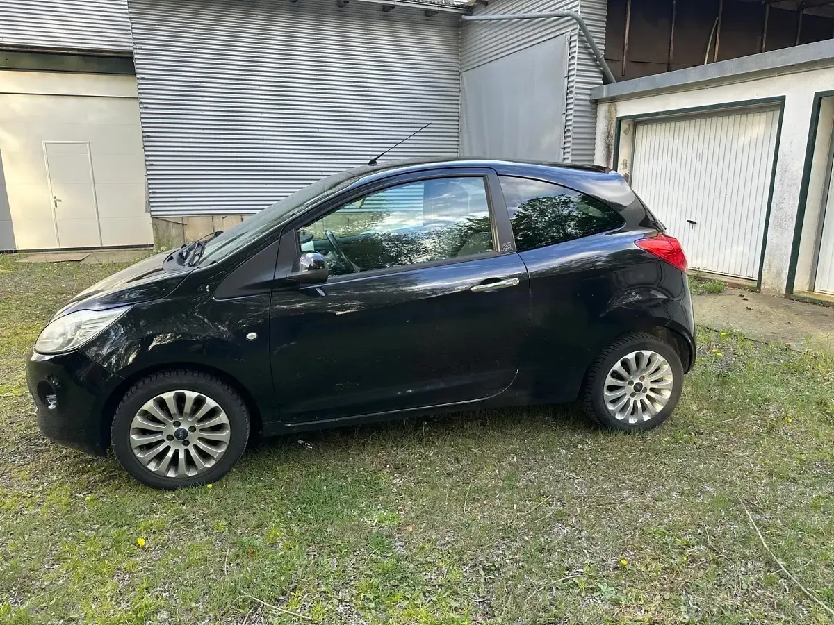 Second-hand Ford Ka 69 CP (50 kW) 2010 Negru Hatchback