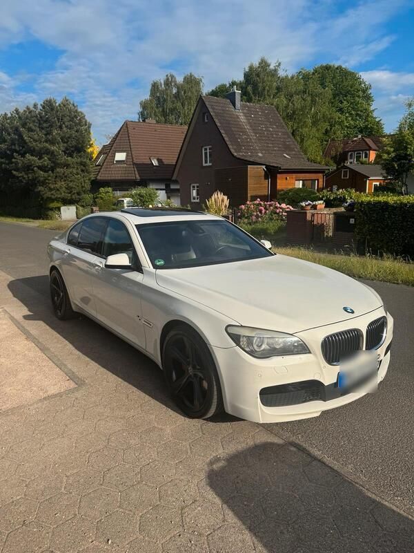 Weiß Gebraucht 2012 BMW 740 Limousine | 14.000 € - Bild 1/4
