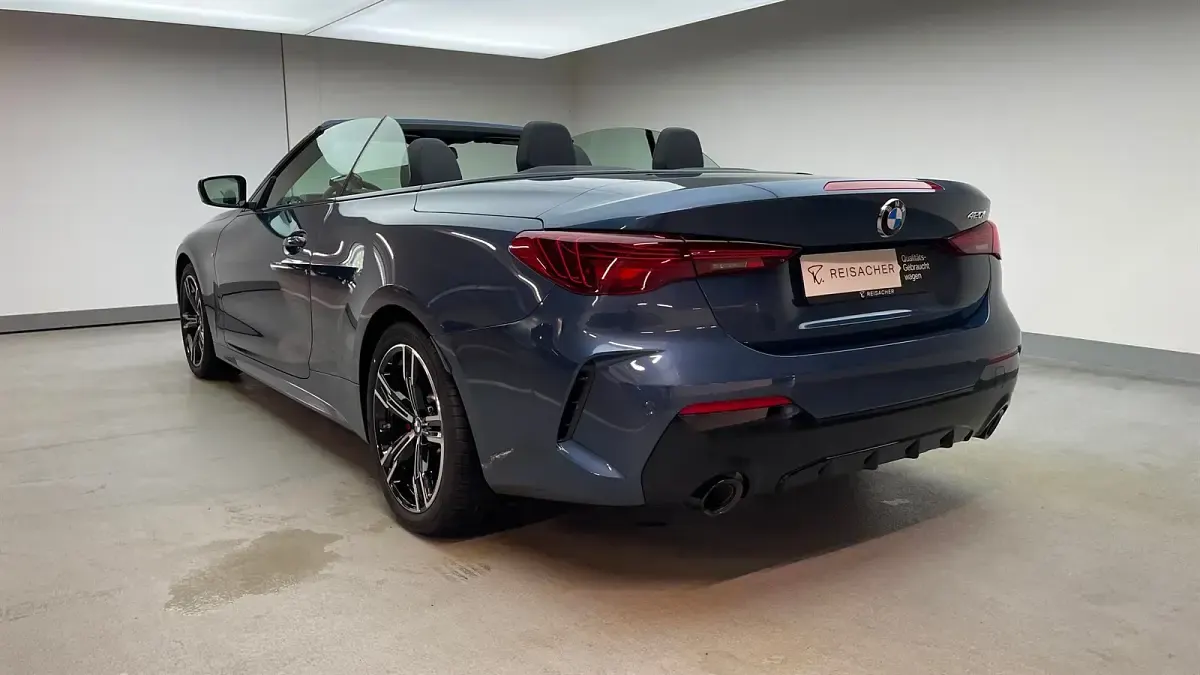 Gebraucht BMW 420 Comfort Edition 184 PS (135 kW) 2025 Arctic race blue metallic Cabrio