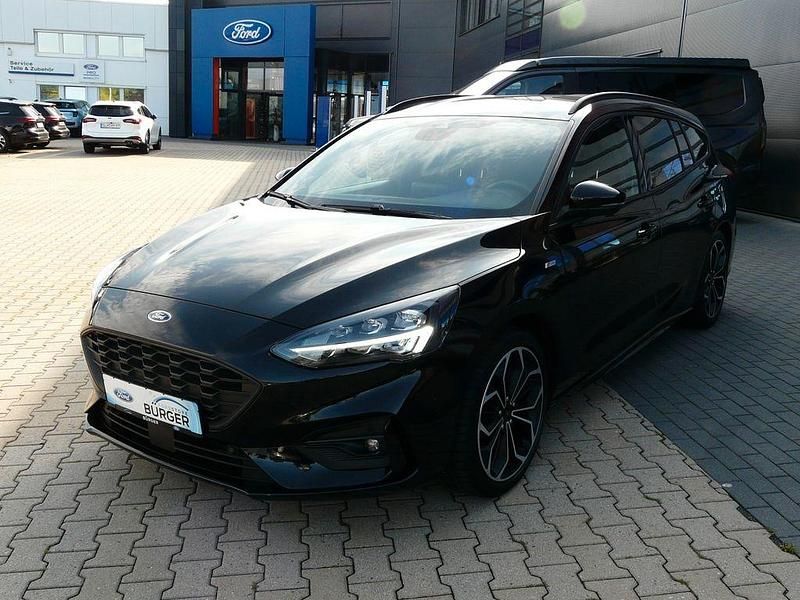 Schwarz Gebraucht 2022 Ford Focus ST-Line Limousine | 19.399 € (Fairer Preis) - Bild 1/4