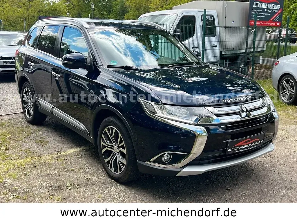 Begagnad Mitsubishi Outlander Plus 150 HK (110 kW) 2017 Blå SUV