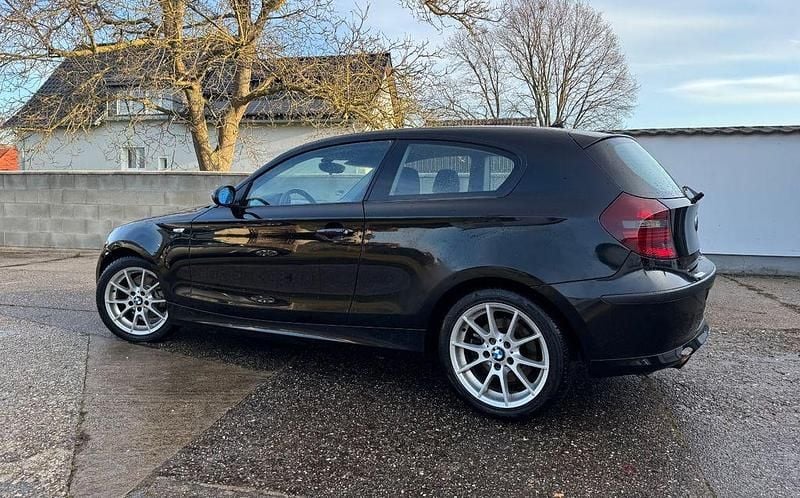 Gebraucht BMW 118 143 PS (105 kW) 2008 Schwarz Kleinwagen