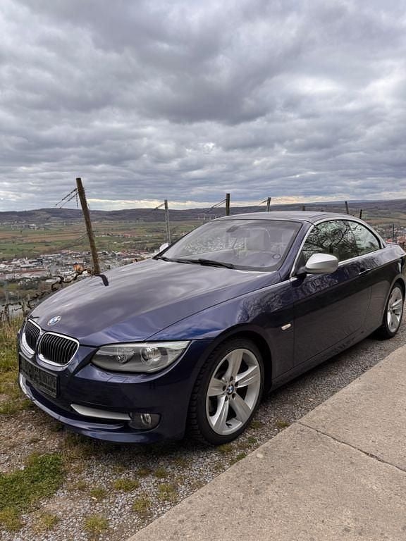 Gebraucht BMW 330 Cabriolet 245 PS (180 kW) 2012 Blau Cabrio