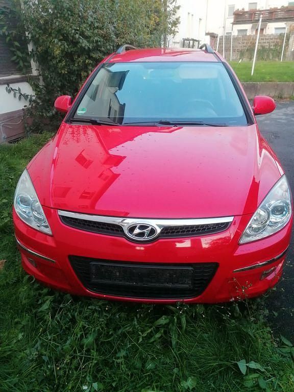 Rot Gebraucht 2010 Hyundai i30 Style Kombi | 2.650 € (Guter Preis) - Bild 1/4
