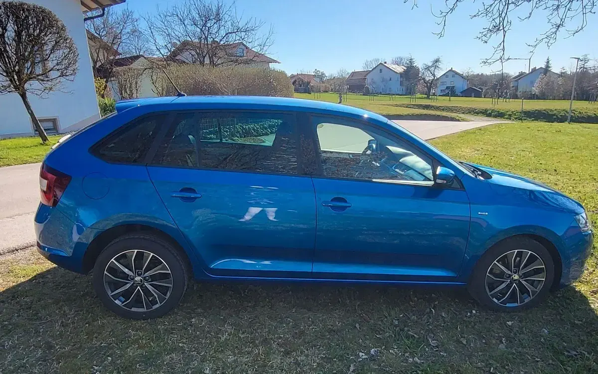 Gebraucht Skoda Rapid Drive 126 PS (92 kW) 2017 Blau Kleinwagen