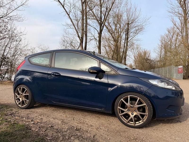 Gebraucht Ford Fiesta Trend 60 PS (44 kW) 2011 Blau Kleinwagen