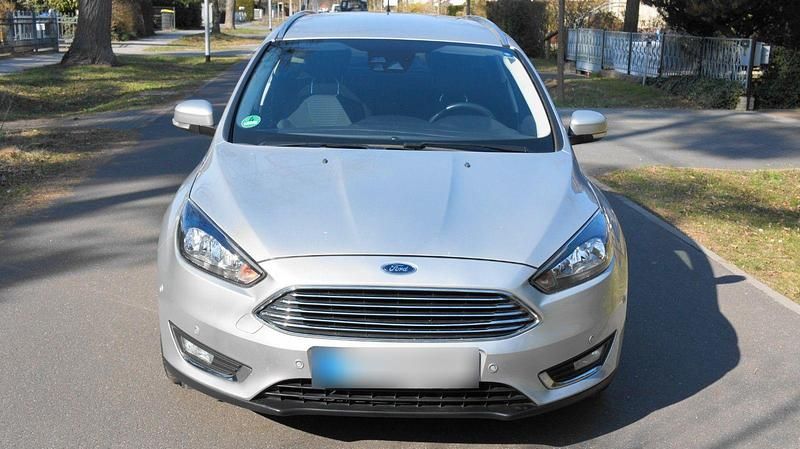 Używany Ford Focus Titanium 125 KM (91 kW) 2018 Srebrny Kombi