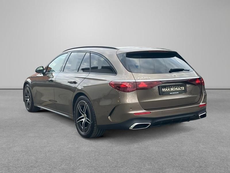 Gebraucht Mercedes E220 AMG 197 PS (144 kW) 2024 Metalliclack samtbraun Kombi