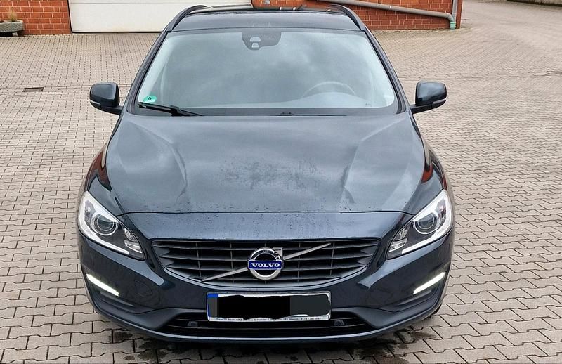 Gebraucht Volvo V60 Momentum 150 PS (110 kW) 2016 Grau Kombi