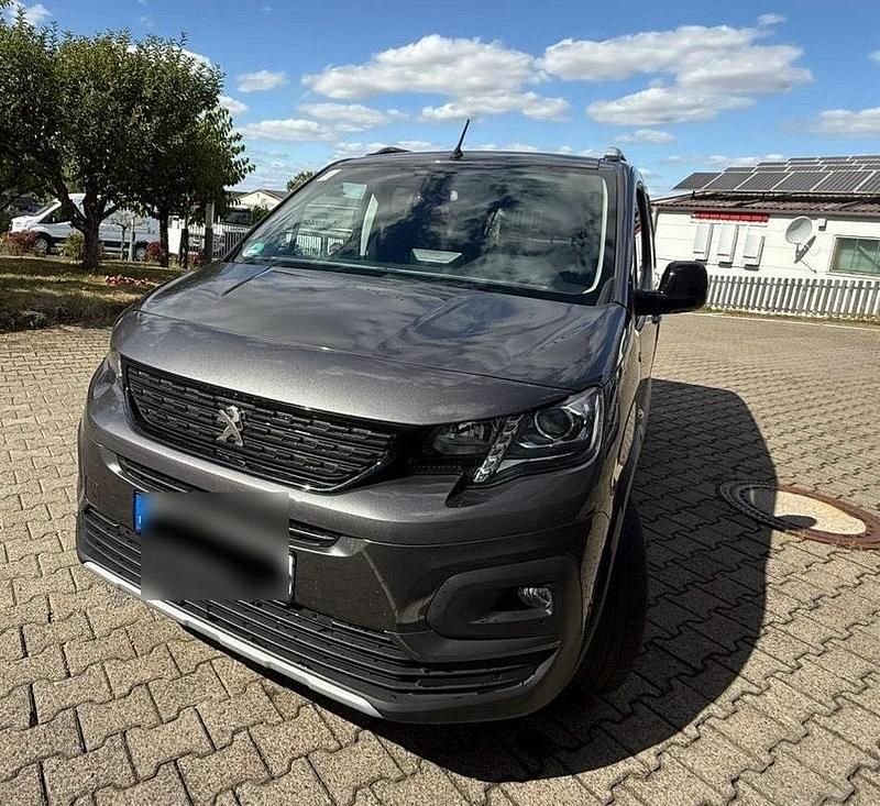 Braun Gebraucht 2019 Peugeot Rifter GT Van / Kleinbus | 19.300 € (Teuer) - Bild 1/4