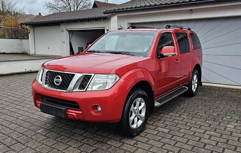 Rot Gebraucht 2012 Nissan Pathfinder SE SUV | 10.500 € (Fairer Preis) - Bild 1/4