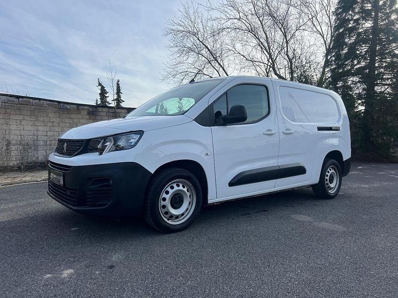 Gebraucht Peugeot Partner 102 PS (75 kW) 2021 Weiß Van / Kleinbus