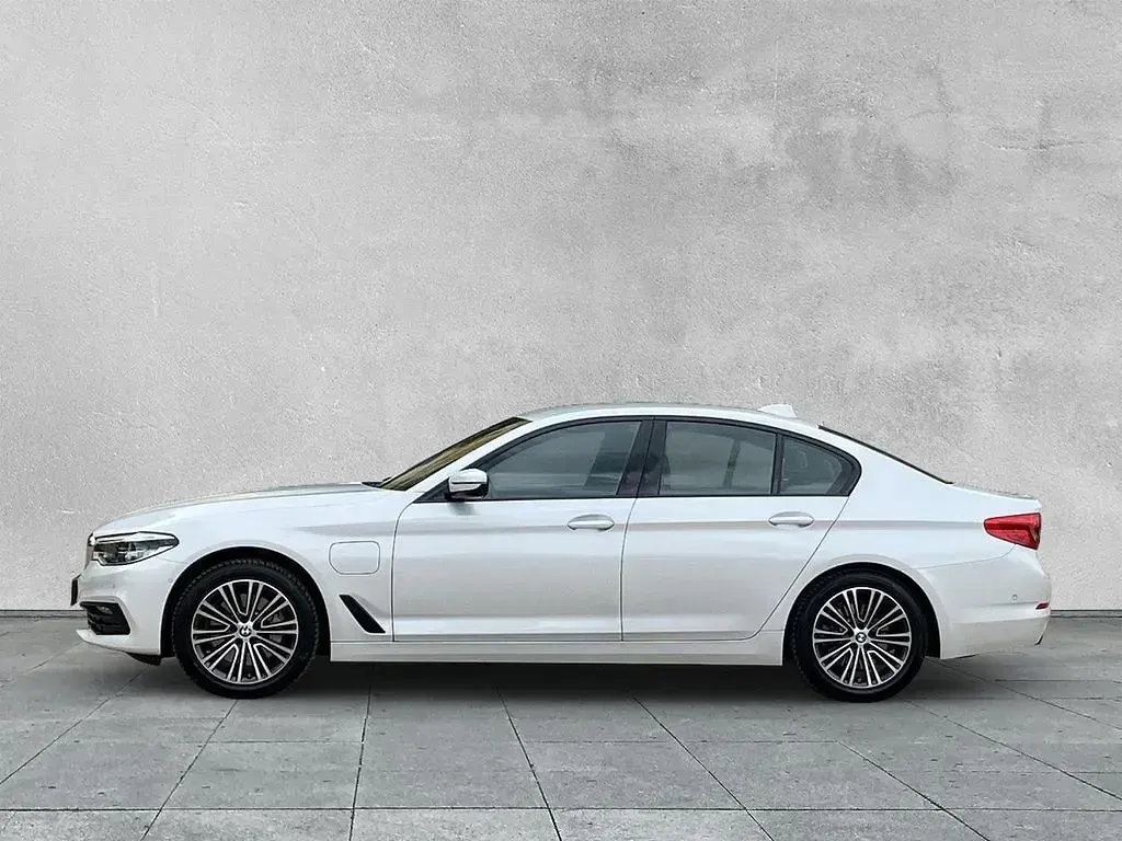 Gebraucht BMW 530e Sport Line 184 PS (135 kW) 2020 Weiss Limousine