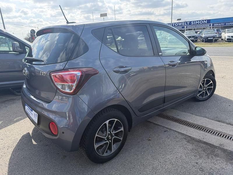 Gebraucht Hyundai i10 Passion 67 PS (49 kW) 2018 Grau Kleinwagen