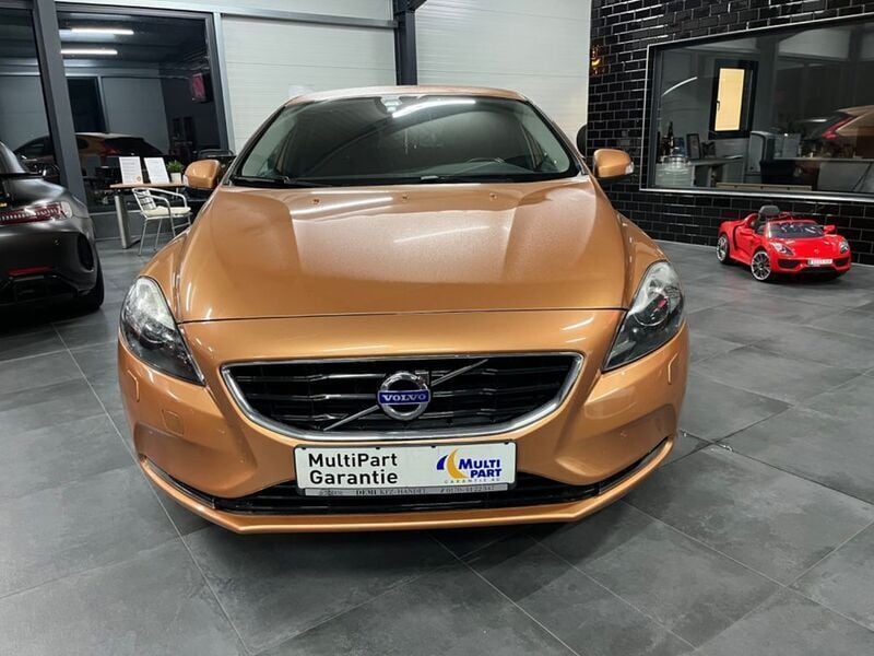 Gebraucht Volvo V40 Kinetic 150 PS (110 kW) 2012 Vibrant copper / metallic Kombi