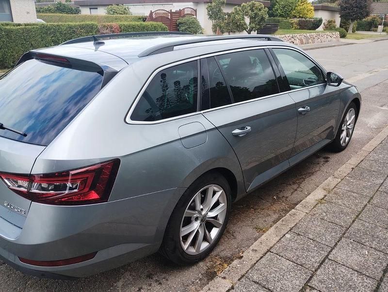 Gebraucht Skoda Superb Ambition 150 PS (110 kW) 2015 Grau Kombi