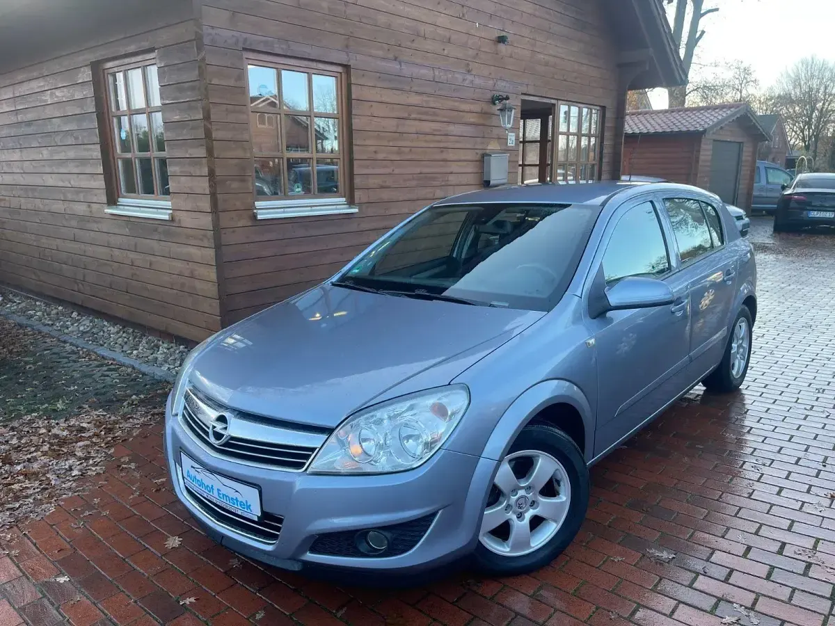 Gebraucht Opel Astra Edition 116 PS (85 kW) 2008 Silber Limousine