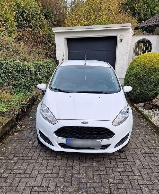 Gebraucht Ford Fiesta Trend 101 PS (74 kW) 2017 Weiß Kleinwagen