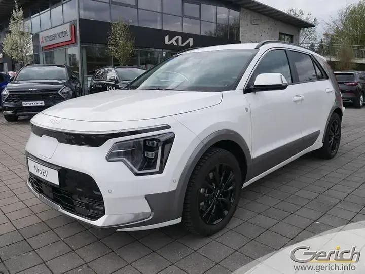 Snow white pearl (metallic) Gebraucht 2024 Kia e-Niro Inspiration SUV | 29.990 € (Superpreis) - Bild 1/4
